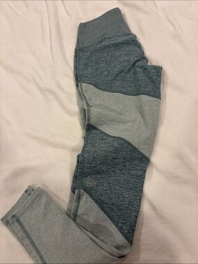 ALO Yoga Colorblock Leggings in Heathered Blue and Light Gray